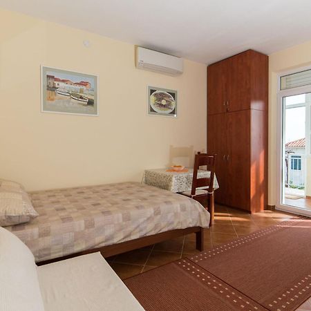 Pulastar - Studio Apartment With Terrace Dubrovnik Eksteriør billede